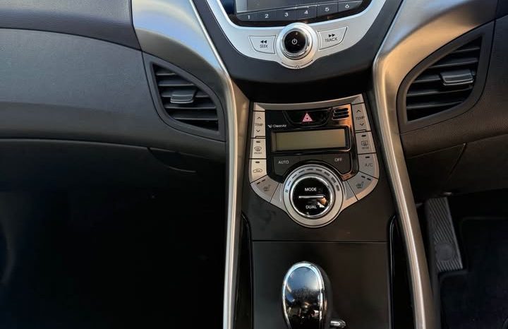 
								Hyundai Elantra Premium 2013 full									