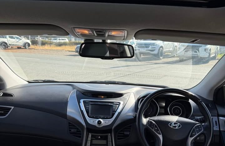 
								Hyundai Elantra Premium 2013 full									