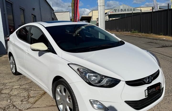 
								Hyundai Elantra Premium 2013 full									