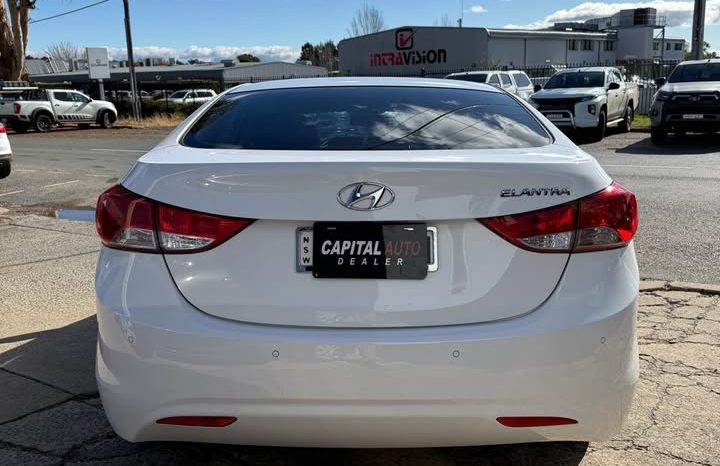 
								Hyundai Elantra Premium 2013 full									