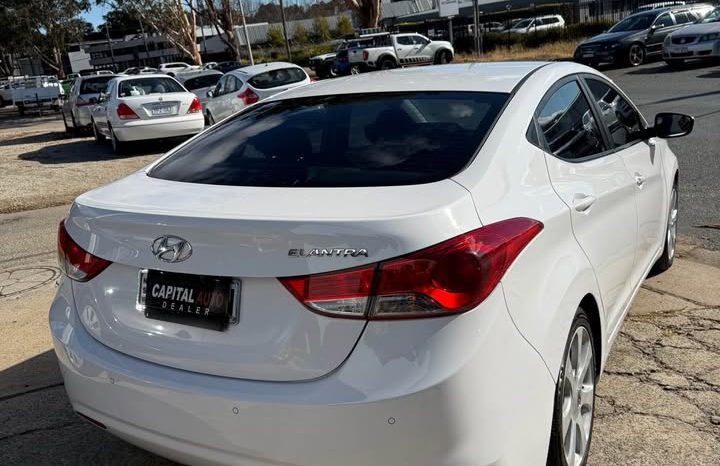 
								Hyundai Elantra Premium 2013 full									