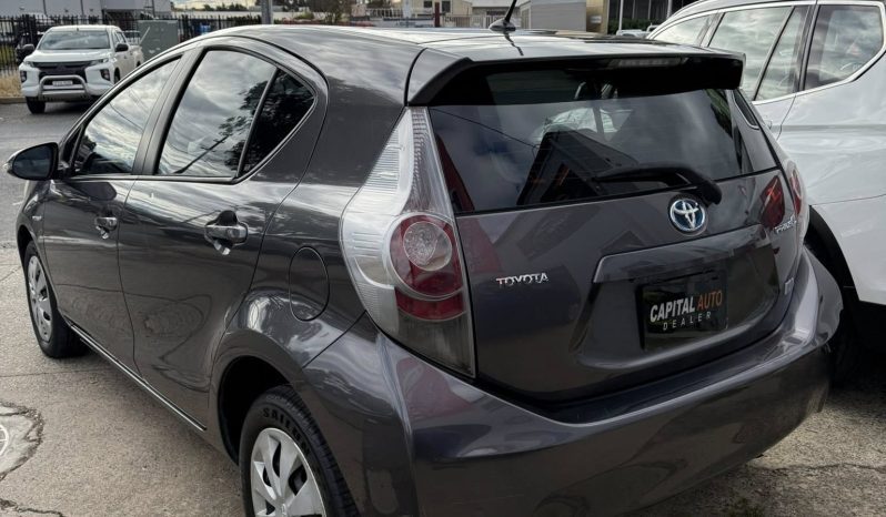 
								Toyota Prius C 2012 full									
