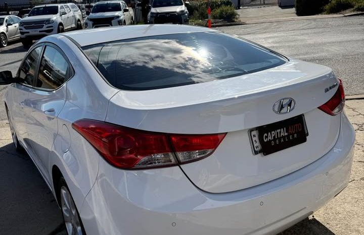 
								Hyundai Elantra Premium 2013 full									