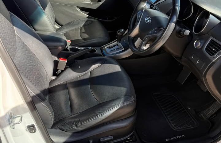 
								Hyundai Elantra Premium 2013 full									