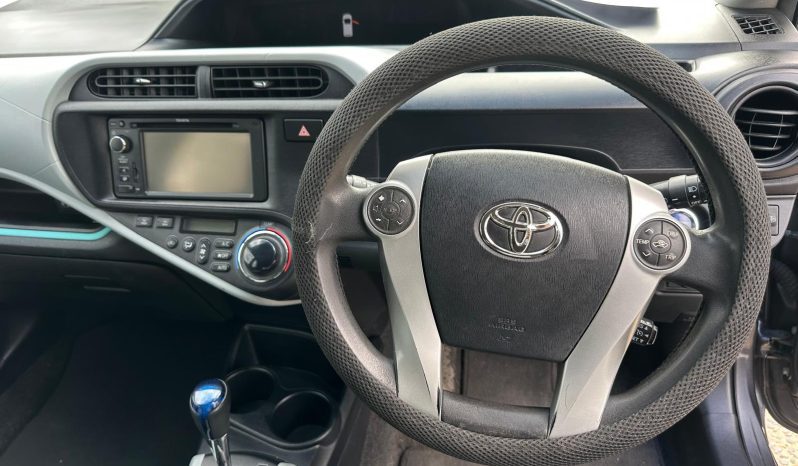 
								Toyota Prius C 2012 full									