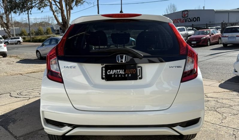 
								Honda Jazz Vti 2018 full									