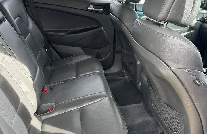 
								Hyundai Tucson Active X 2015 full									