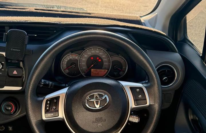 
								Toyota Yaris 2015 full									