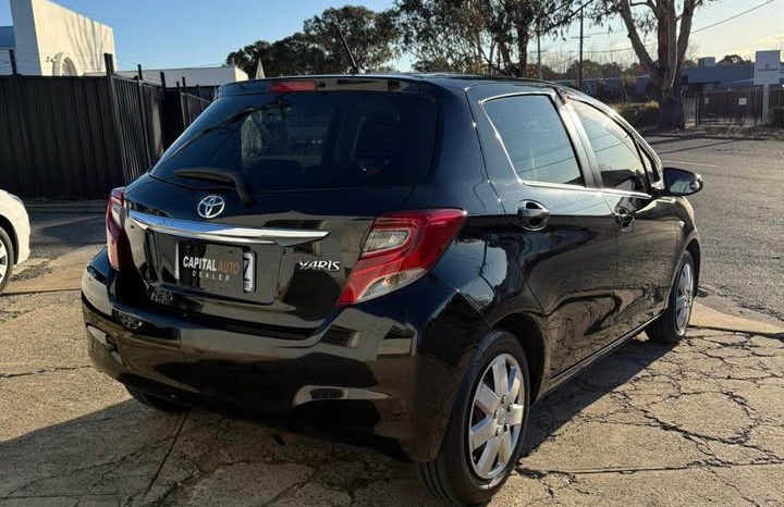 
								Toyota Yaris 2015 full									