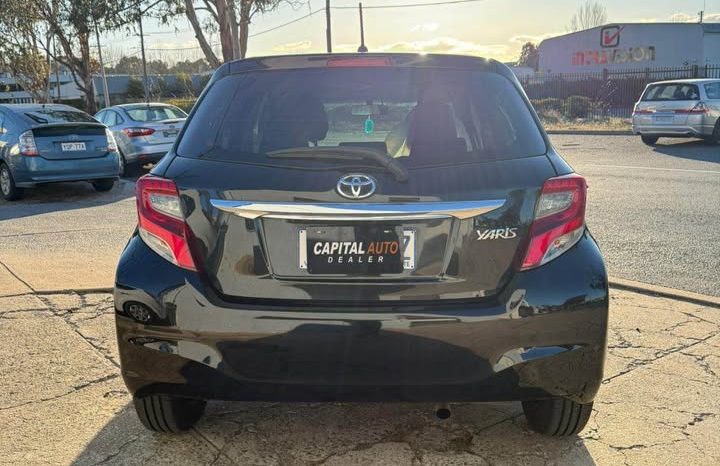 
								Toyota Yaris 2015 full									