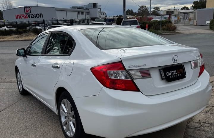 
								Honda Civic VTi-L 2013 1.8L full									