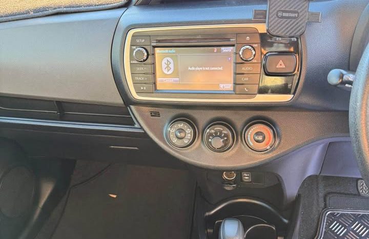 
								Toyota Yaris 2015 full									