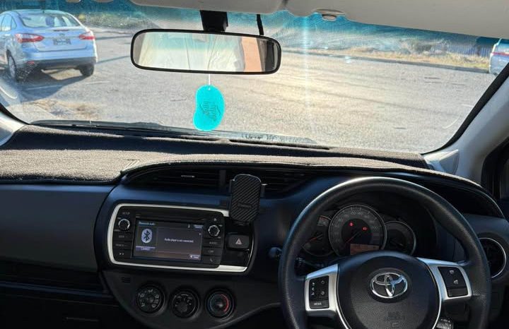 
								Toyota Yaris 2015 full									