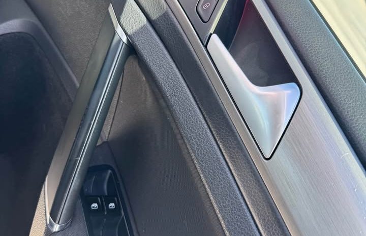 
								Volkswagen Golf 92 TSI Comfortline 2016 full									