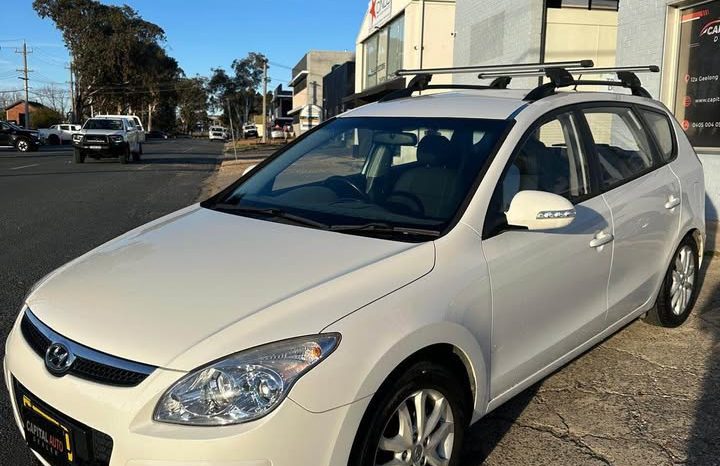 
								Hyundai i30 CW SLX Wagon full									