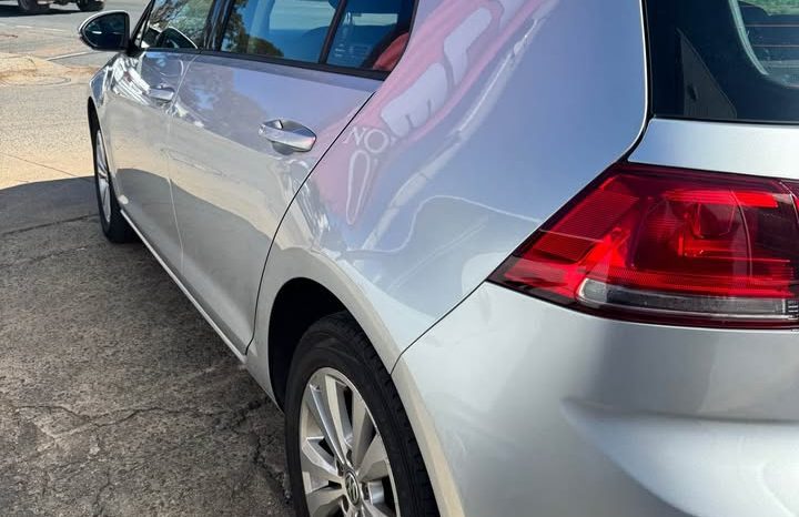 
								Volkswagen Golf 92 TSI Comfortline 2016 full									