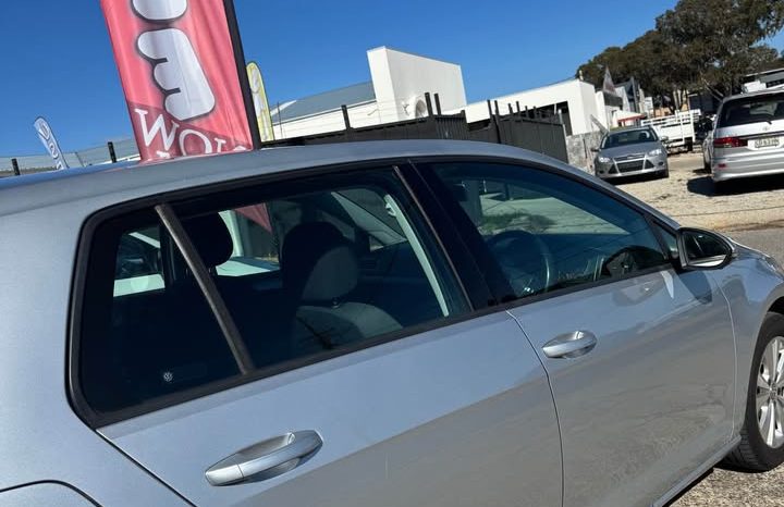 
								Volkswagen Golf 92 TSI Comfortline 2016 full									