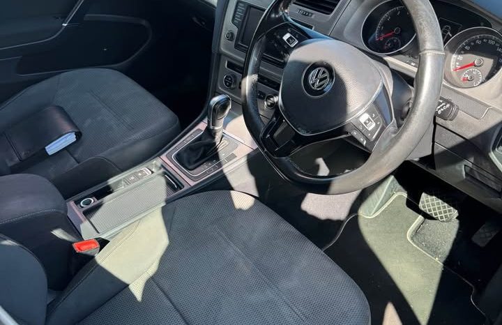 
								Volkswagen Golf 92 TSI Comfortline 2016 full									