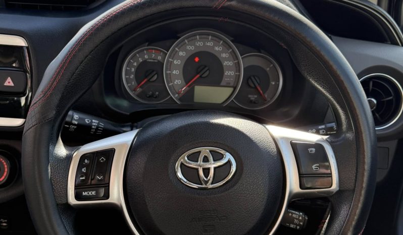 
								Toyota Yaris 2016 1.3L full									