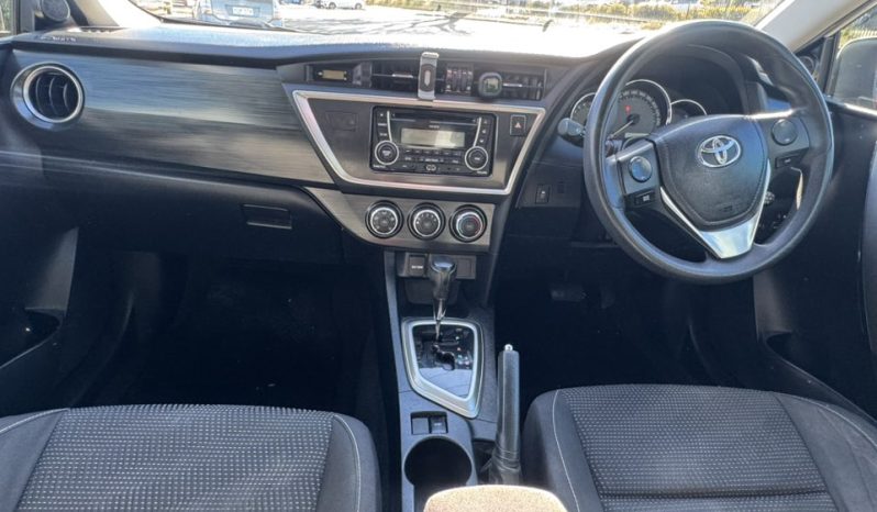 
								Toyota Corolla 2013 1.8L full									