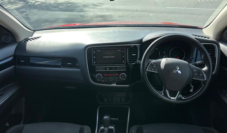 
								Mitsubishi Outlander ES 2018 full									