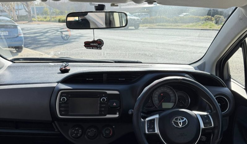 
								Toyota Yaris 2016 1.3L full									