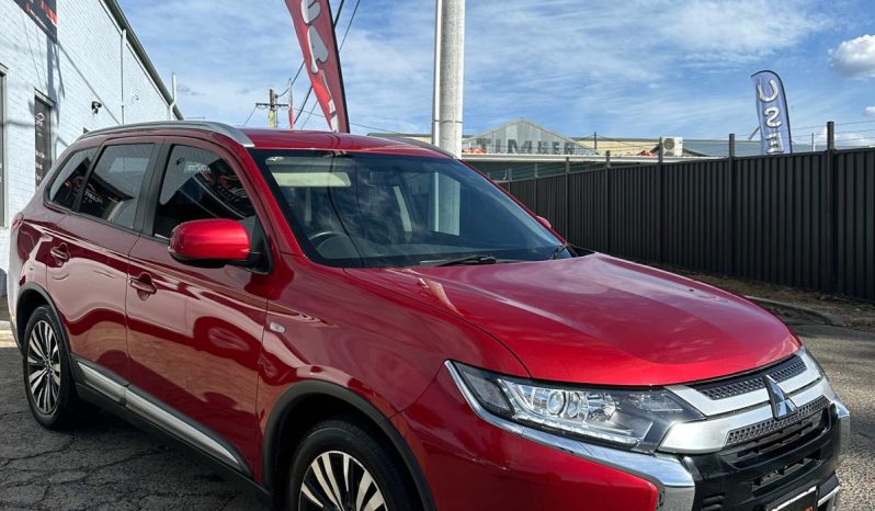 
								Mitsubishi Outlander ES 2018 full									