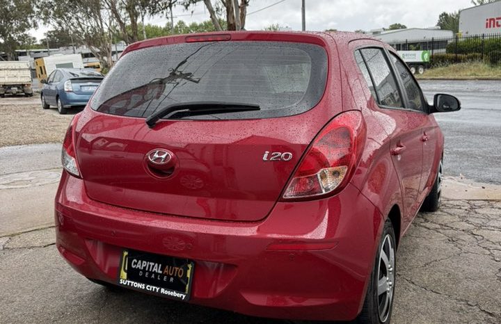 
								Hyundai i20 Active 2014 full									