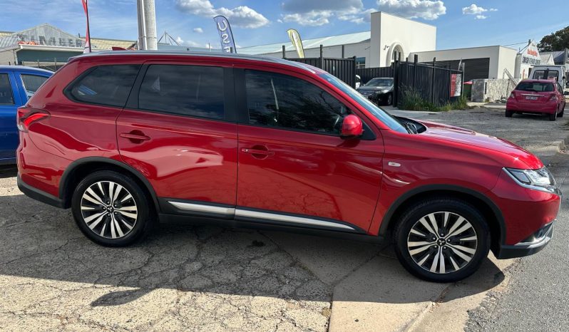 
								Mitsubishi Outlander ES 2018 full									