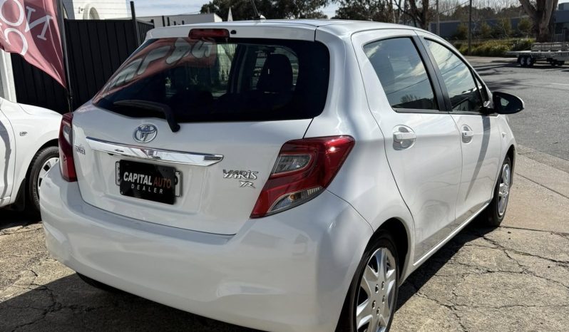 
								Toyota Yaris 2016 1.3L full									