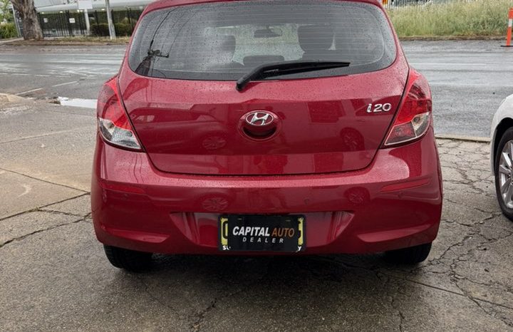 
								Hyundai i20 Active 2014 full									