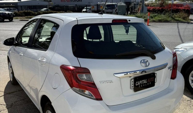 
								Toyota Yaris 2016 1.3L full									