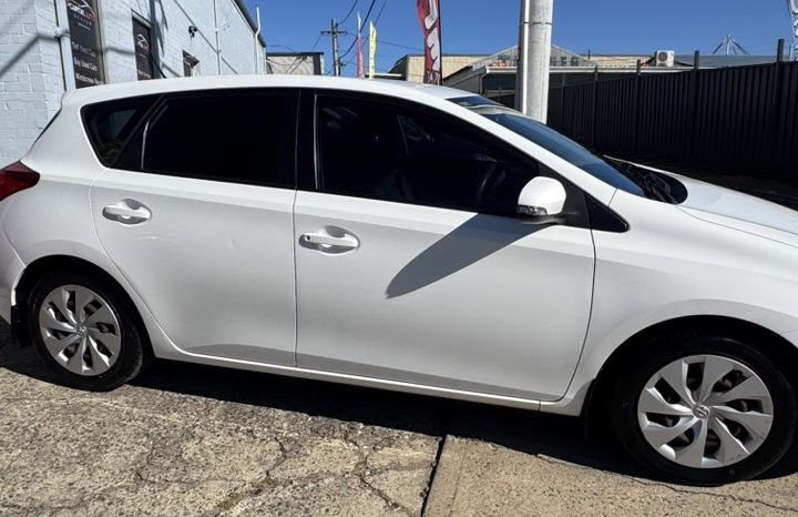 
								Toyota Corolla 2013 1.8L full									