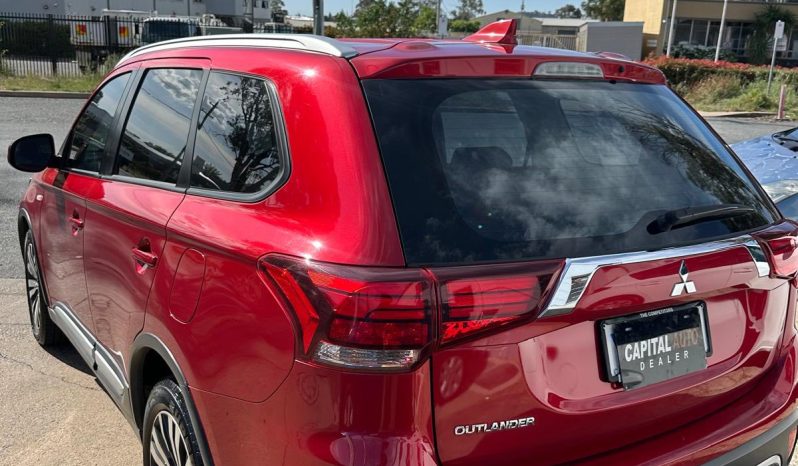 
								Mitsubishi Outlander ES 2018 full									