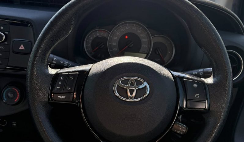 
								Toyota Yaris 2017 1.3L full									