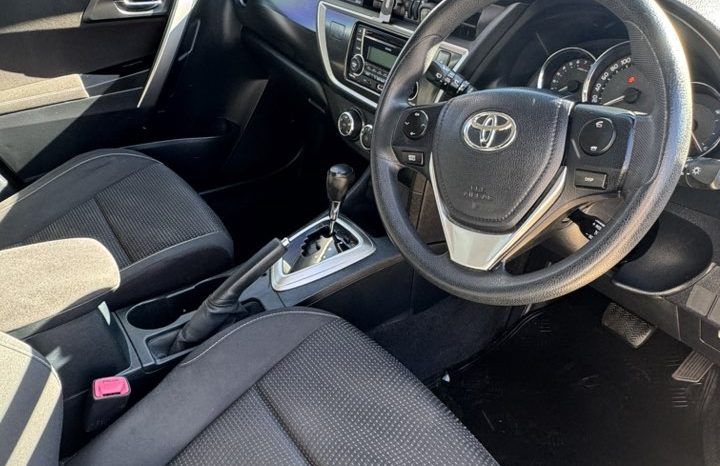 
								Toyota Corolla 2013 1.8L full									