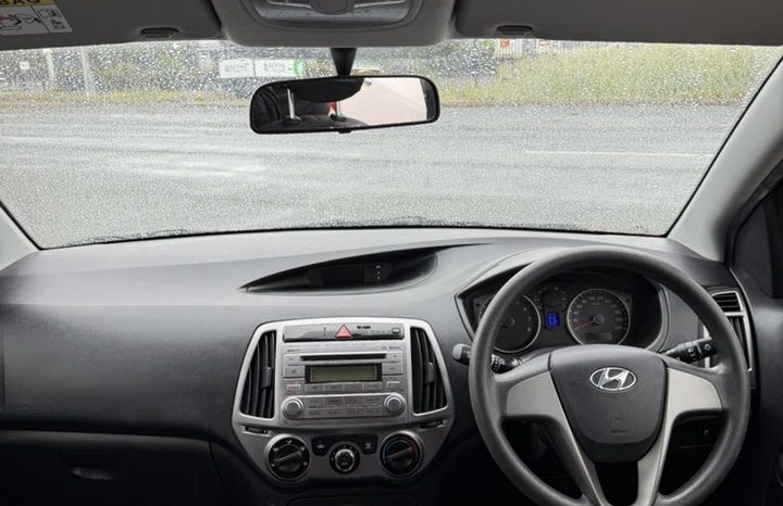 
								Hyundai i20 Active 2014 full									