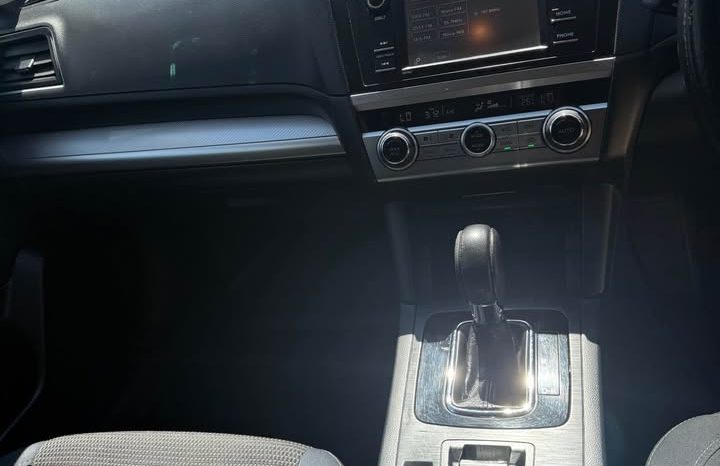 
								Subaru Outback 2017 full									