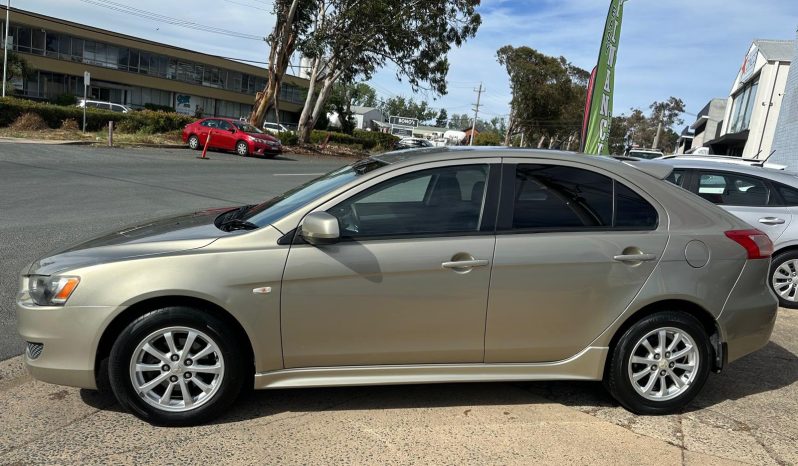 
								Mitsubishi Lancer ES Sportback 2010 full									