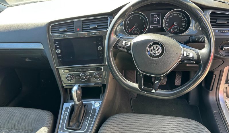 
								Volkswagen Golf 2018 full									