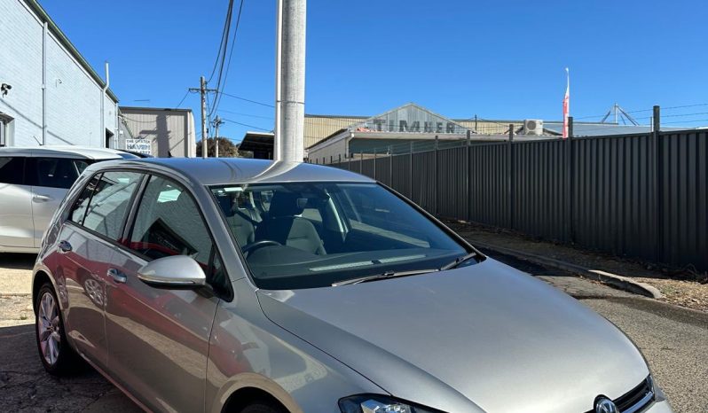 
								Volkswagen Golf 2018 full									