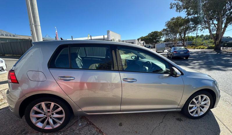 
								Volkswagen Golf 2018 full									