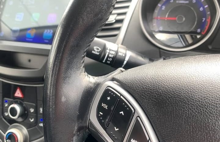 
								Hyundai Elantra 2015 SE full									