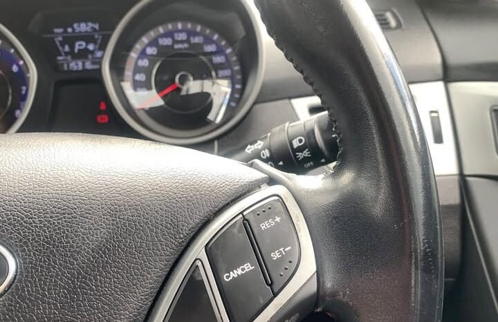 
								Hyundai Elantra 2015 SE full									