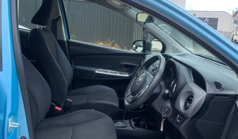 
								Toyota Yaris Ascent 2015 full									