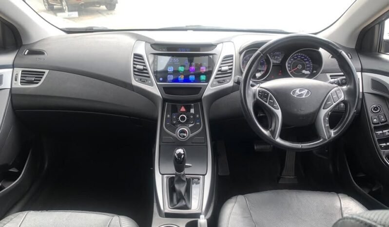 
								Hyundai Elantra 2015 SE full									