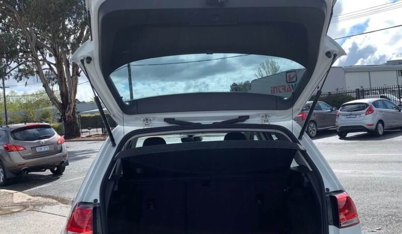 
								Volkswagen Golf 2017 full									