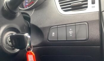
										Hyundai Elantra 2015 SE full									
