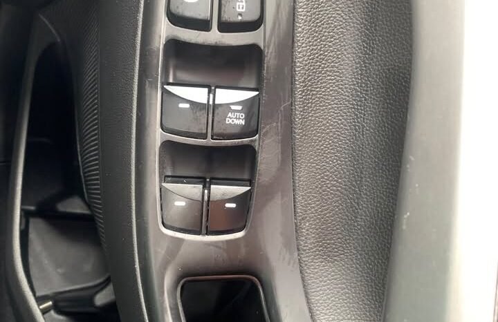 
								Hyundai Elantra 2015 SE full									