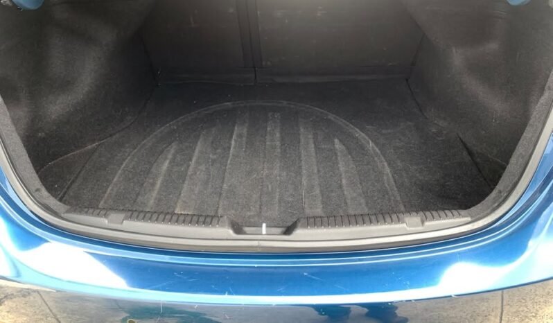 
								Hyundai Elantra 2015 SE full									